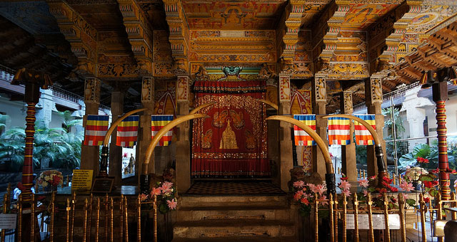 Temple of Tooth, Kandy